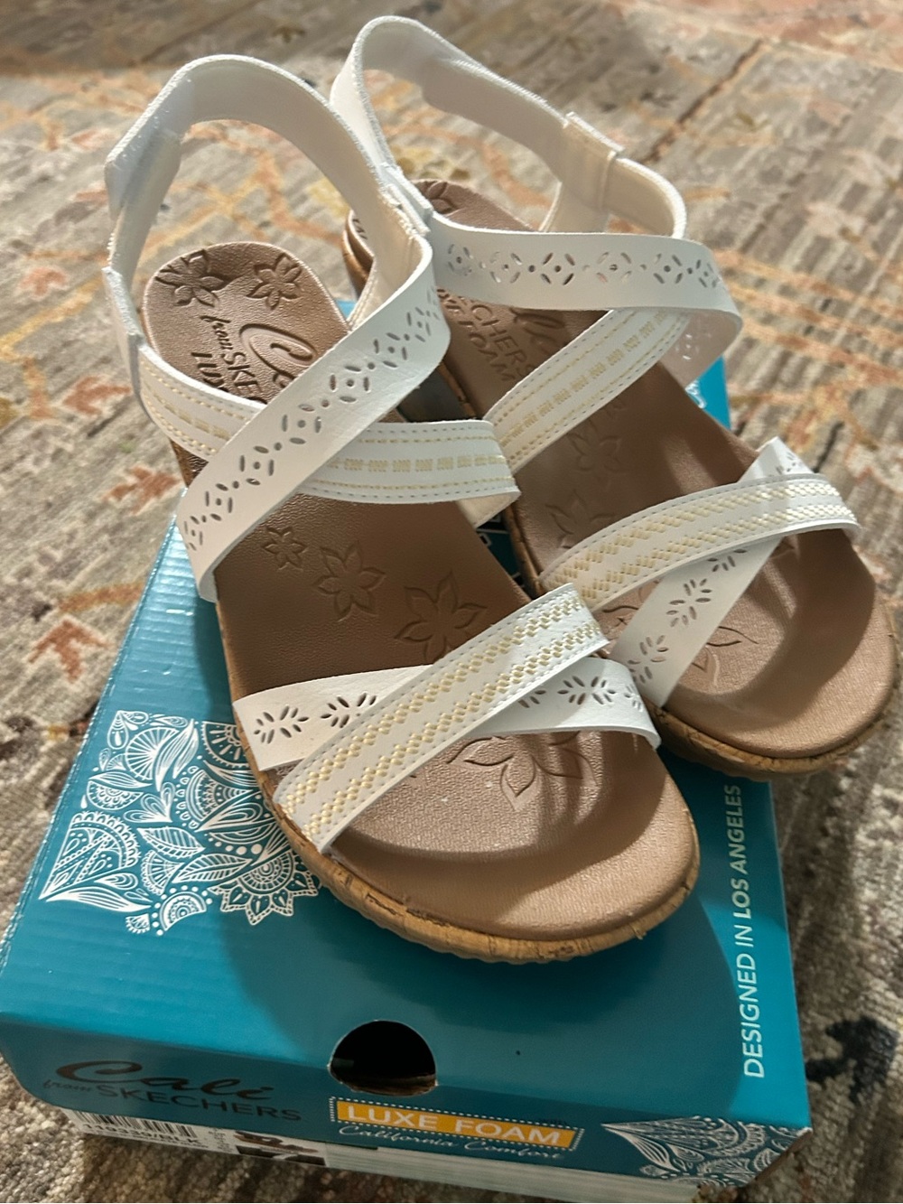NIB Skechers Beverlee Vegan Women's White Laser-Cut Flower Strap Sandals Size 7